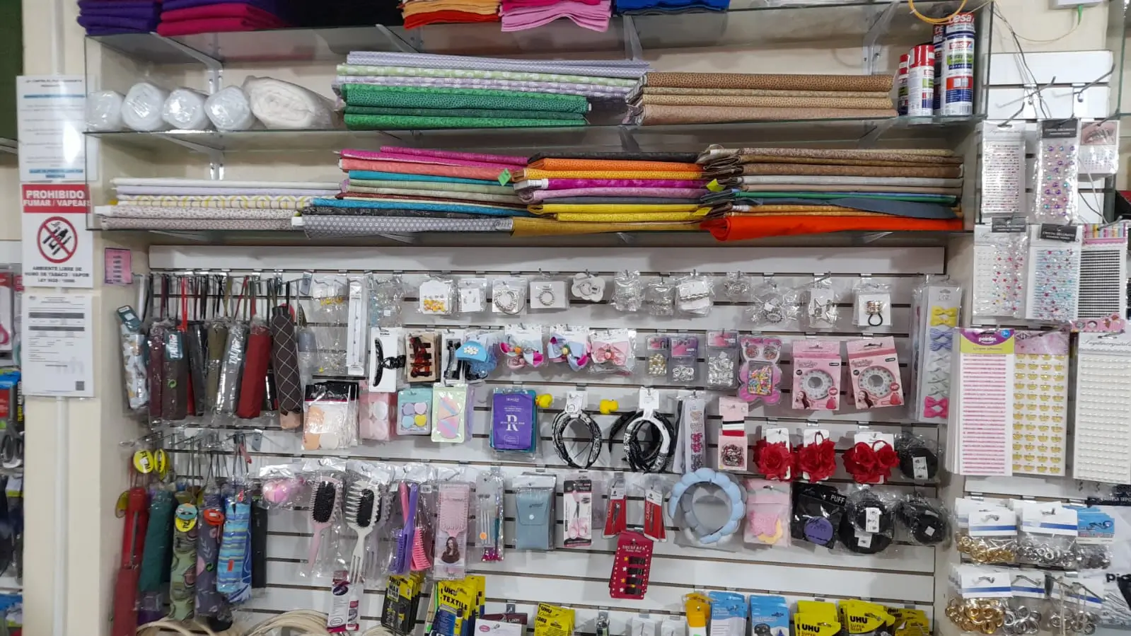 Variedad de cintas y encajes